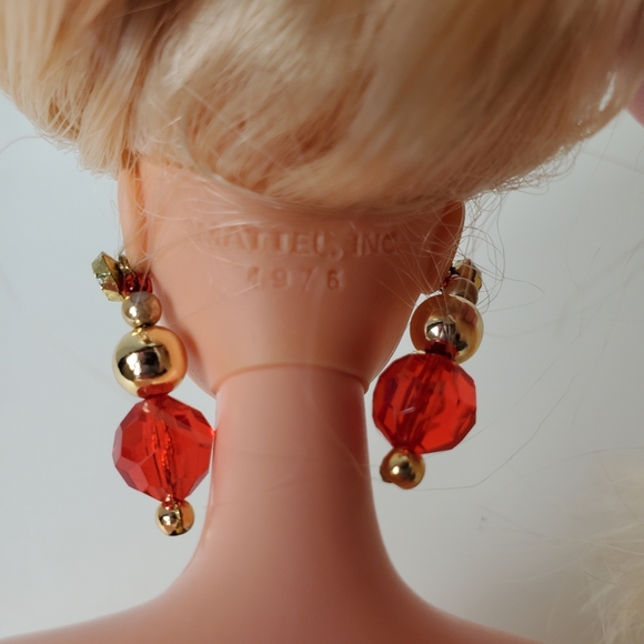 Vintage Holiday Barbie - Picture 5 of 11